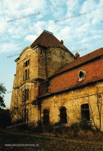 Bel - katie,  najstaria (zadn) Tersztynszky-ho as budovy