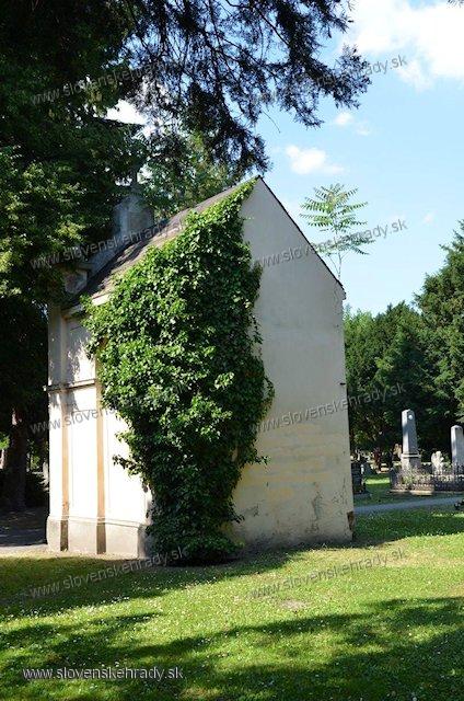 Bratislava - hrobka rodu Rakovszky de Rk et Kis-Jeszen a kesselki Majthnyi