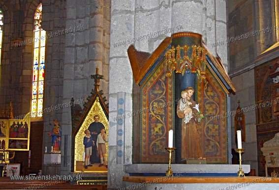 Hronsk Beadik - interir gotickho kostola Panny Mrie a sv. Benedikta