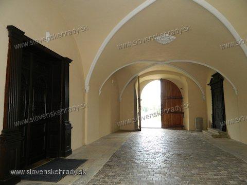 Humenn - pvodne gotick castellum, renesanne upraven na katie