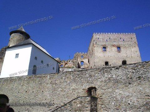 ubovniansky hrad - pohad na hrad z ndvoria