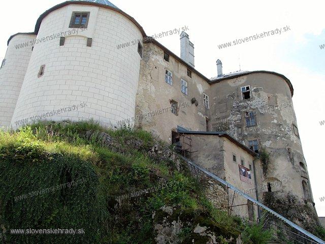 upiansky hrad - as hradu, v ktorej prebiehaj rekontrukn prce