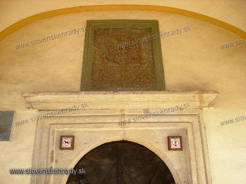 Markuovce - renesanno-rokokov katie - erbov doska nad vstupnm portlom