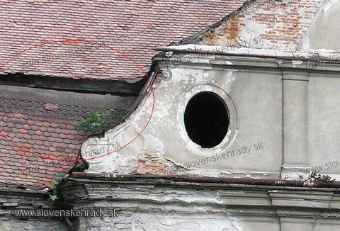 Povask Podhradie - rokokov katie - miesto kde sa u krov prepadva pod vhou krytiny (bobrovky)