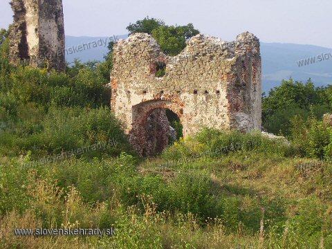 arisk hrad - vstupn brna