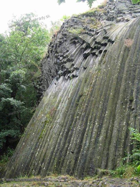 omoka - kamenn vodopd pod hradom