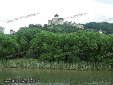 Treniansky hrad - pohad na hrad spoza Vhu