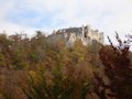 Uhrovec - pohad na hrad z turistickej znaky